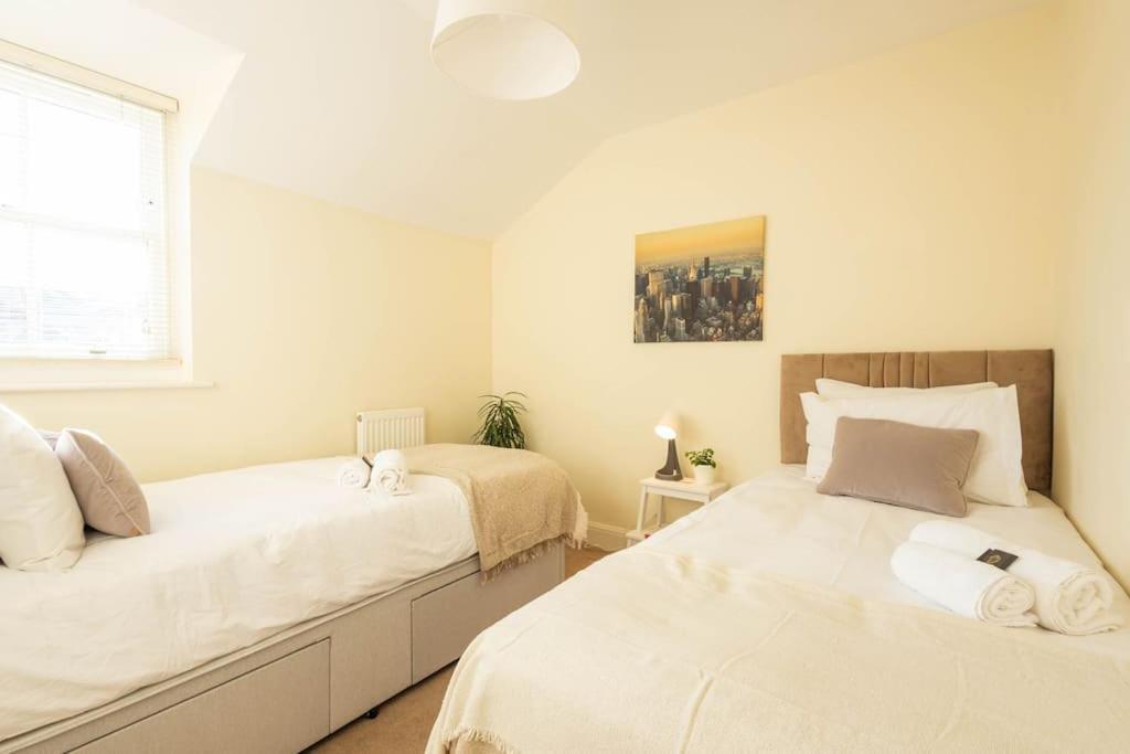 The Wellness Lodge- Gym, Table Tennis, Cinema, Parking And More! Bath Luaran gambar