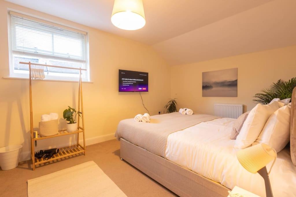 The Wellness Lodge- Gym, Table Tennis, Cinema, Parking And More! Bath Luaran gambar