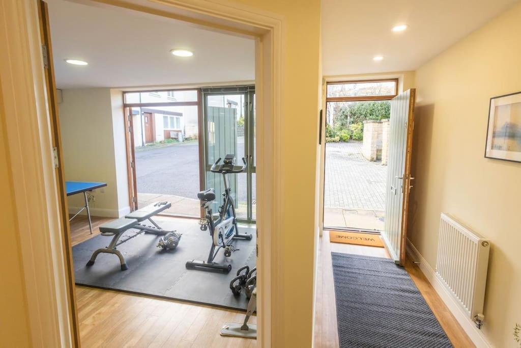 The Wellness Lodge- Gym, Table Tennis, Cinema, Parking And More! Bath Luaran gambar