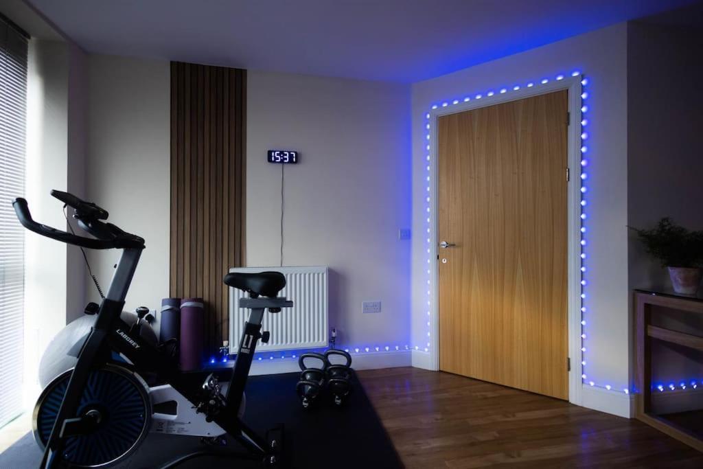 The Wellness Lodge- Gym, Table Tennis, Cinema, Parking And More! Bath Luaran gambar