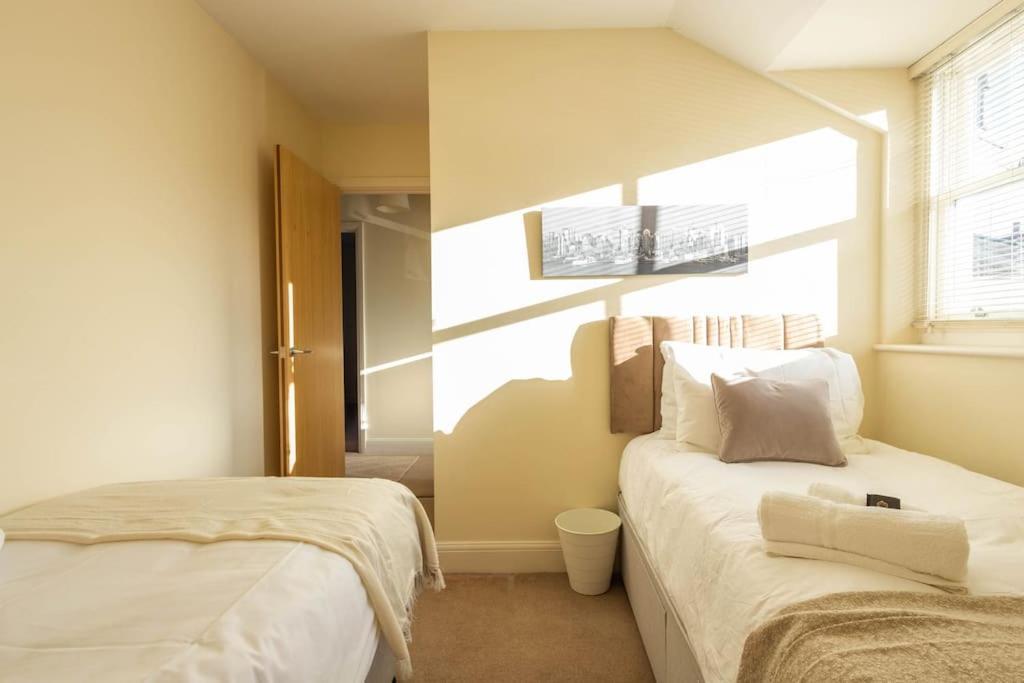 The Wellness Lodge- Gym, Table Tennis, Cinema, Parking And More! Bath Luaran gambar