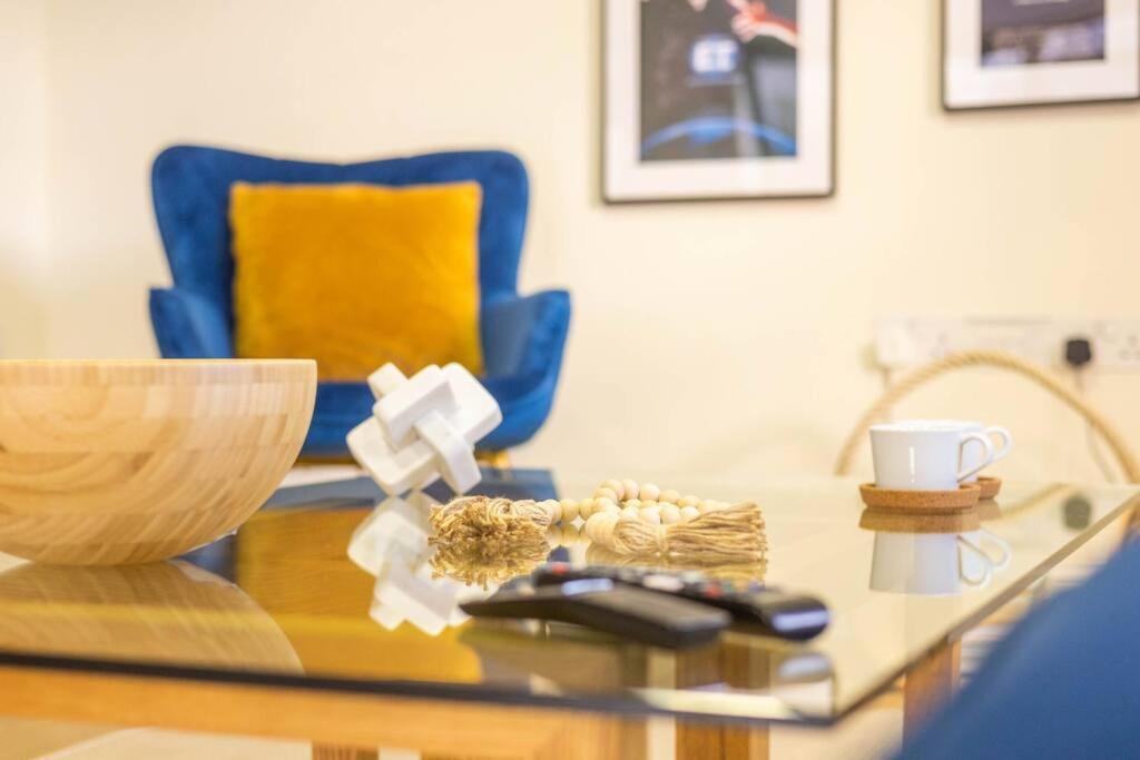 The Wellness Lodge- Gym, Table Tennis, Cinema, Parking And More! Bath Luaran gambar