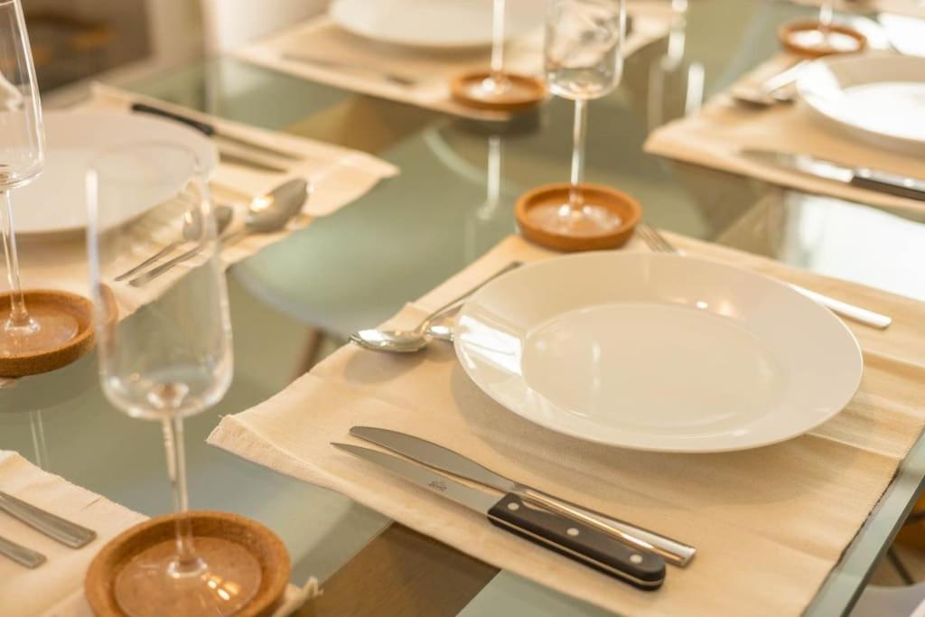 The Wellness Lodge- Gym, Table Tennis, Cinema, Parking And More! Bath Luaran gambar