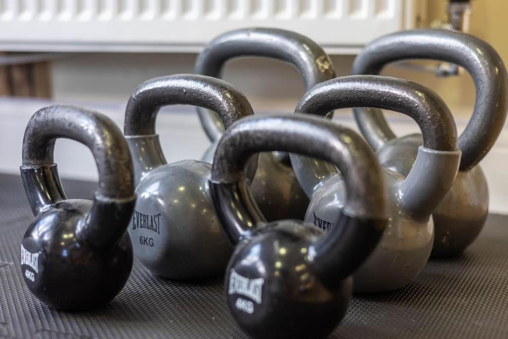 The Wellness Lodge- Gym, Table Tennis, Cinema, Parking And More! Bath Luaran gambar